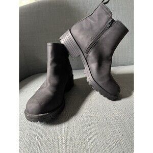 Buffalo David Bitton Anna Chelsea Boots 8.5 Black Lug Sole Ankle Boots EUC
